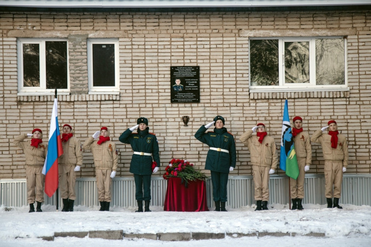 Открытие мемориальной доски Герою России Игорю Суханову.